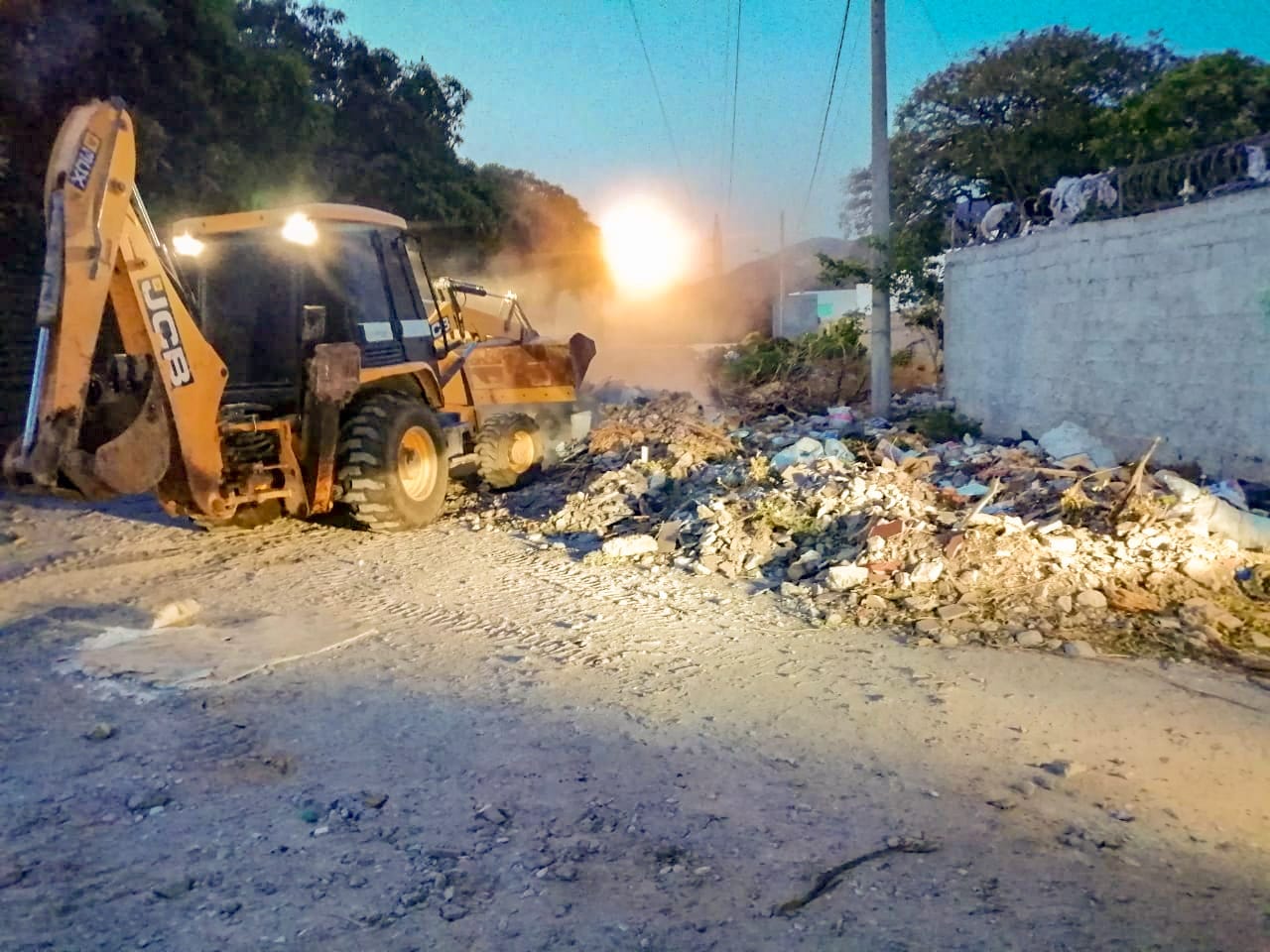 Essmar ejecuta fuerte plan de limpieza en puntos críticos de la ciudad Essmar ejecuta fuerte plan de limpieza en puntos críticos de la ciudad