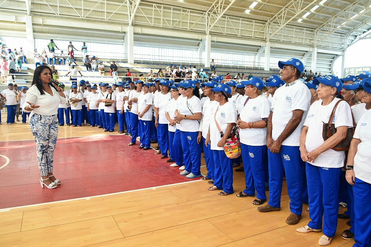 Alcaldía entrega dotación a 600 adultos mayores