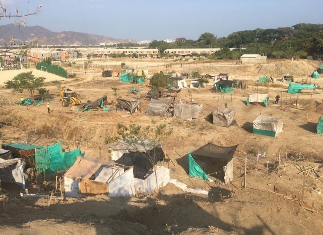 Distrito desaloja de nuevo a invasores de predio en Ciudad Equidad, esta vez por daño ambiental Distrito desaloja de nuevo a invasores de predio en Ciudad Equidad, esta vez por daño ambiental