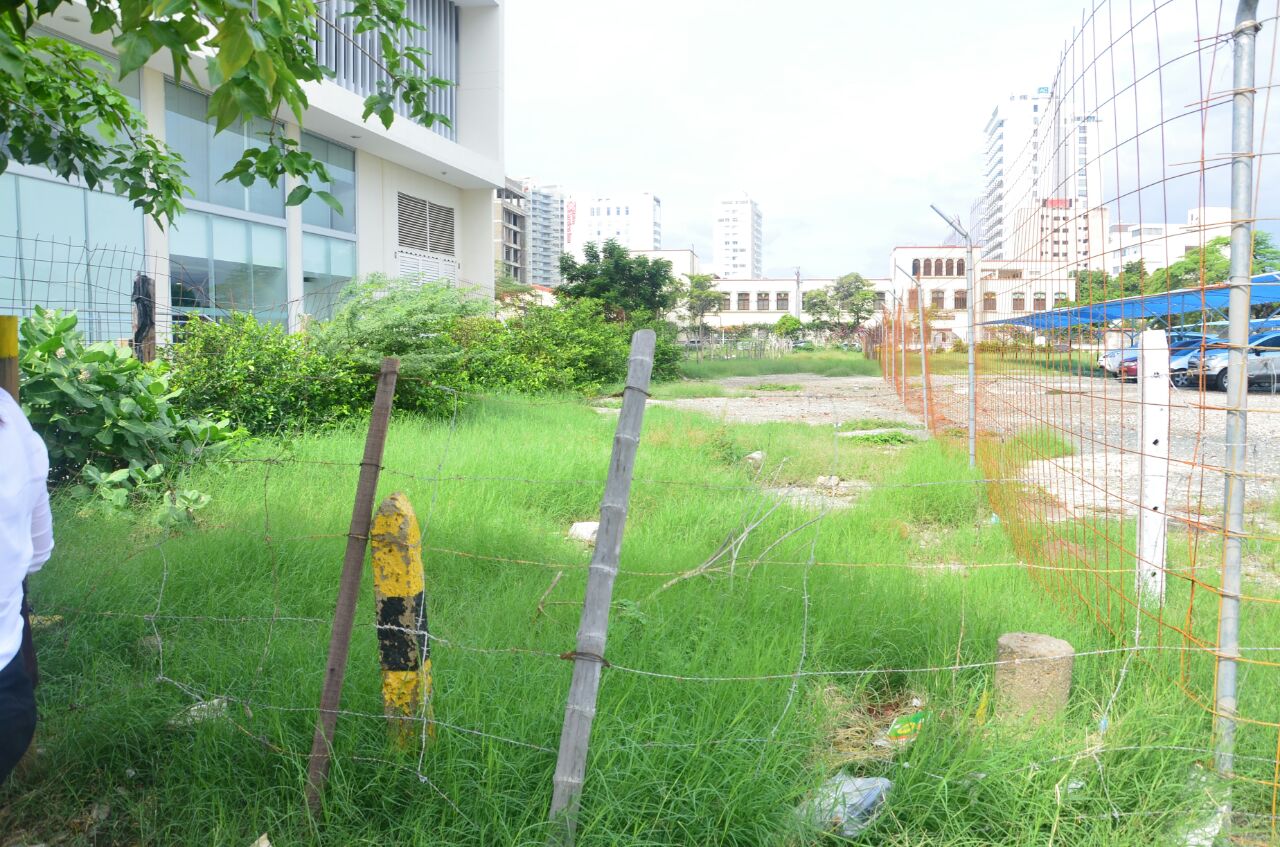 Alcaldía ordena cerramiento de lote ubicado en la antigua cancha de ‘Los Troncos’ Alcaldía ordena cerramiento de lote ubicado en la antigua cancha de ‘Los Troncos’