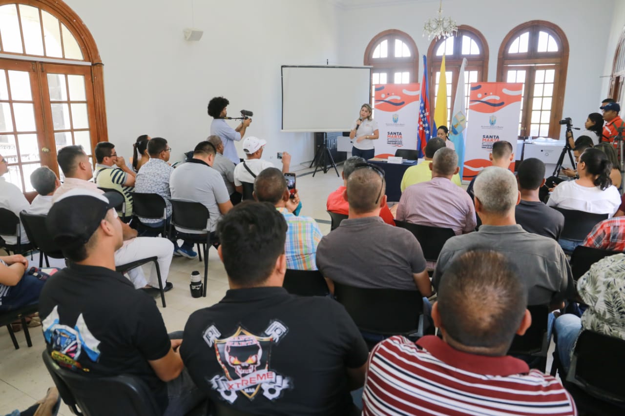 Alcaldía prorroga "Pico y Placa" para taxis y vehículos particulares Alcaldía prorroga "Pico y Placa" para taxis y vehículos particulares