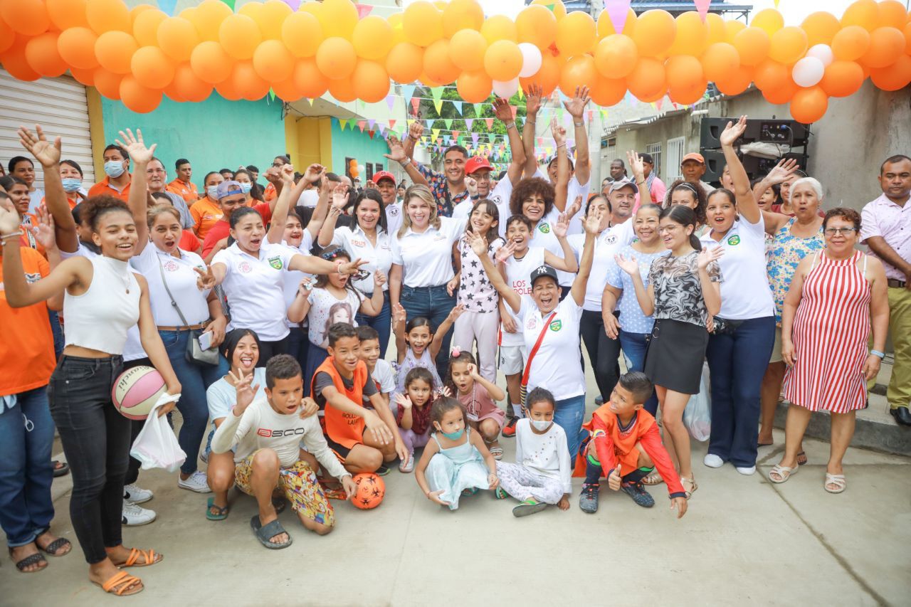 Más de 2 mil habitantes disfrutan de calle pavimentada en Bulevar de las Rosas y Los Faroles Más de 2 mil habitantes disfrutan de calle pavimentada en Bulevar de las Rosas y Los Faroles