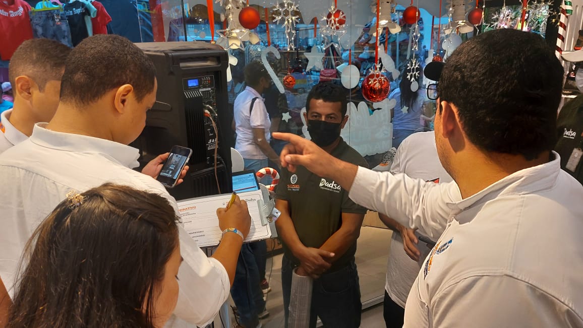 Alcaldía Distrital decomisa 6 parlantes en la carrera Quinta en operativo contra el ruido Alcaldía Distrital decomisa 6 parlantes en la carrera Quinta en operativo contra el ruido