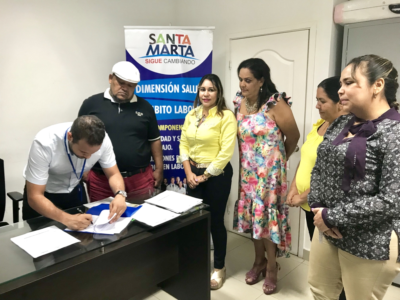 Elegido y posesionado nuevo representante de usuarios ante la Junta Directiva de la ESE Distrital Elegido y posesionado nuevo representante de usuarios ante la Junta Directiva de la ESE Distrital