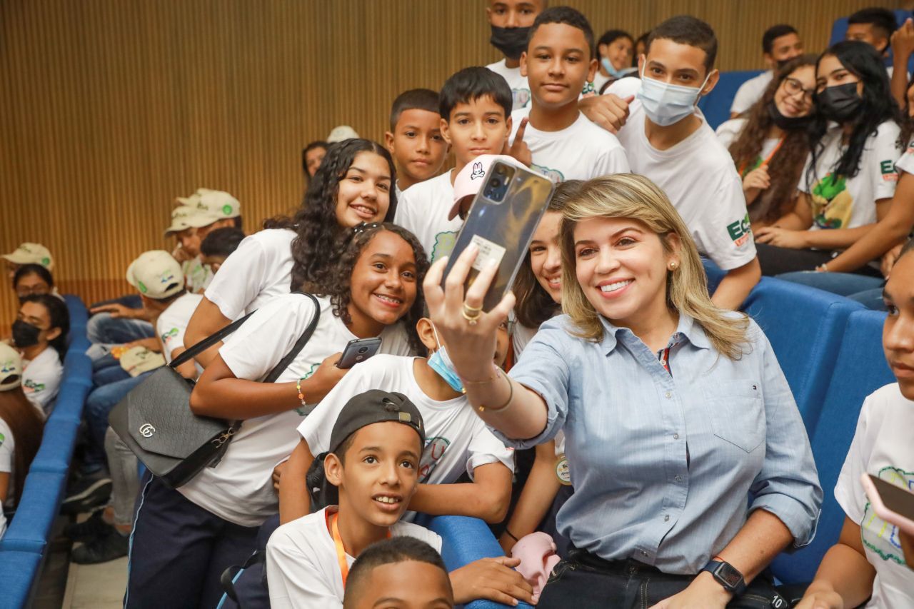 Alcaldesa Virna Johnson premió a los ganadores del Concurso Grupos Eco-lógicos Escolares