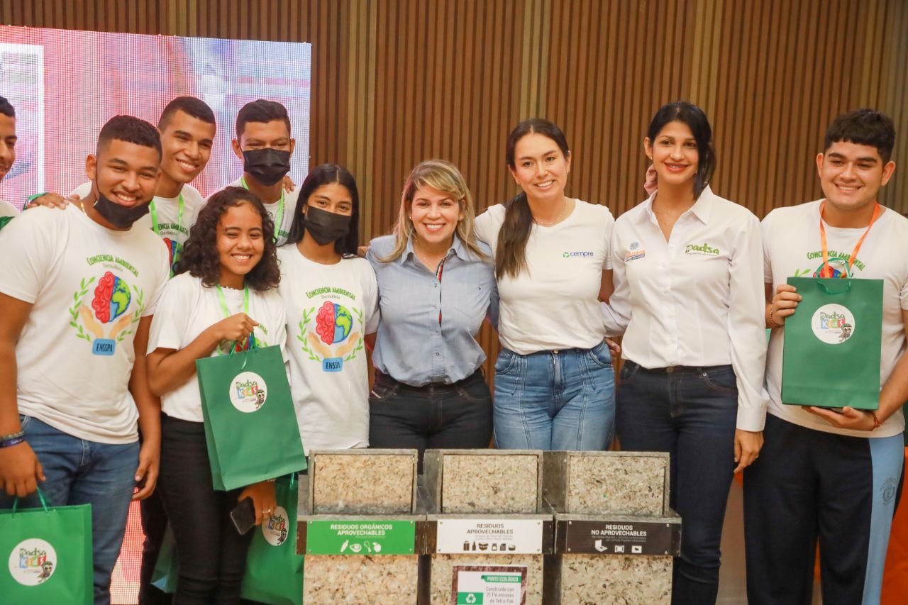 Alcaldesa Virna Johnson premió a los ganadores del Concurso Grupos Eco-lógicos Escolares