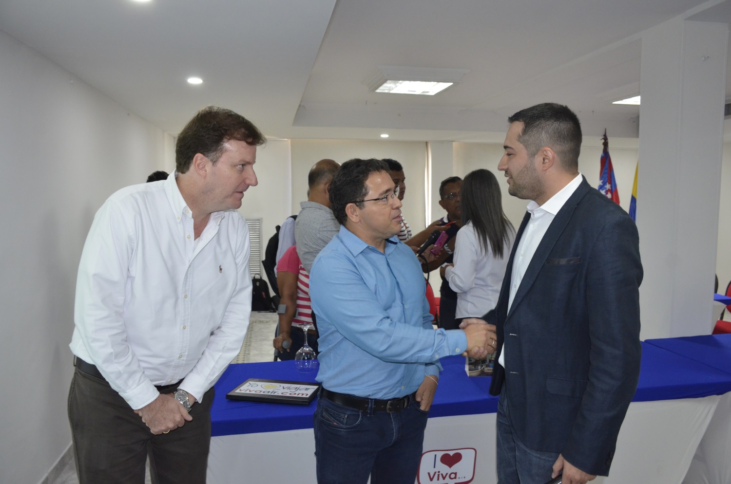 PRESENTACIÓN DE LA AEROLÍNEA PRESENTACIÓN DE LA AEROLÍNEA