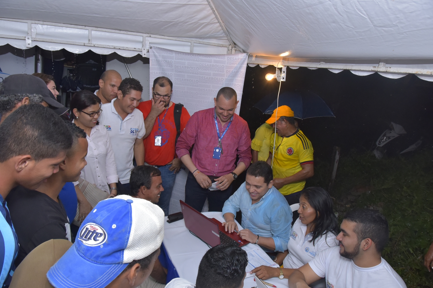 Alcalde Martínez recibió hojas de vidas para 70 vacantes Alcalde Martínez recibió hojas de vidas para 70 vacantes