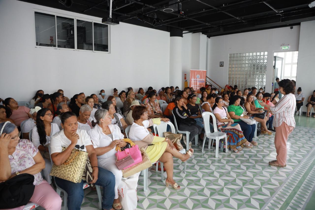 Alcaldesa Virna Johnson reinició la Escuela de Formación para Mujeres del Distrito de Santa Marta Alcaldesa Virna Johnson reinició la Escuela de Formación para Mujeres del Distrito de Santa Marta