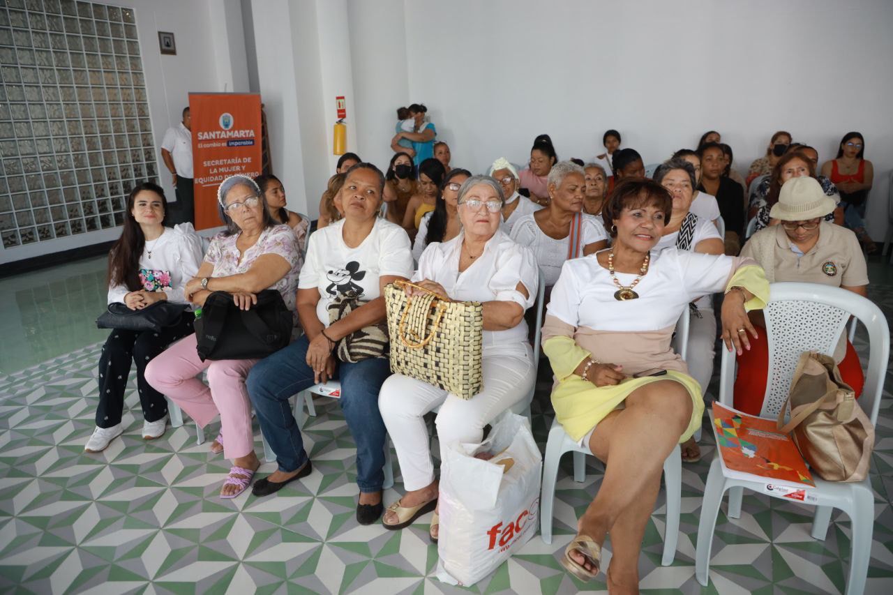 Alcaldesa Virna Johnson reinició la Escuela de Formación para Mujeres del Distrito de Santa Marta