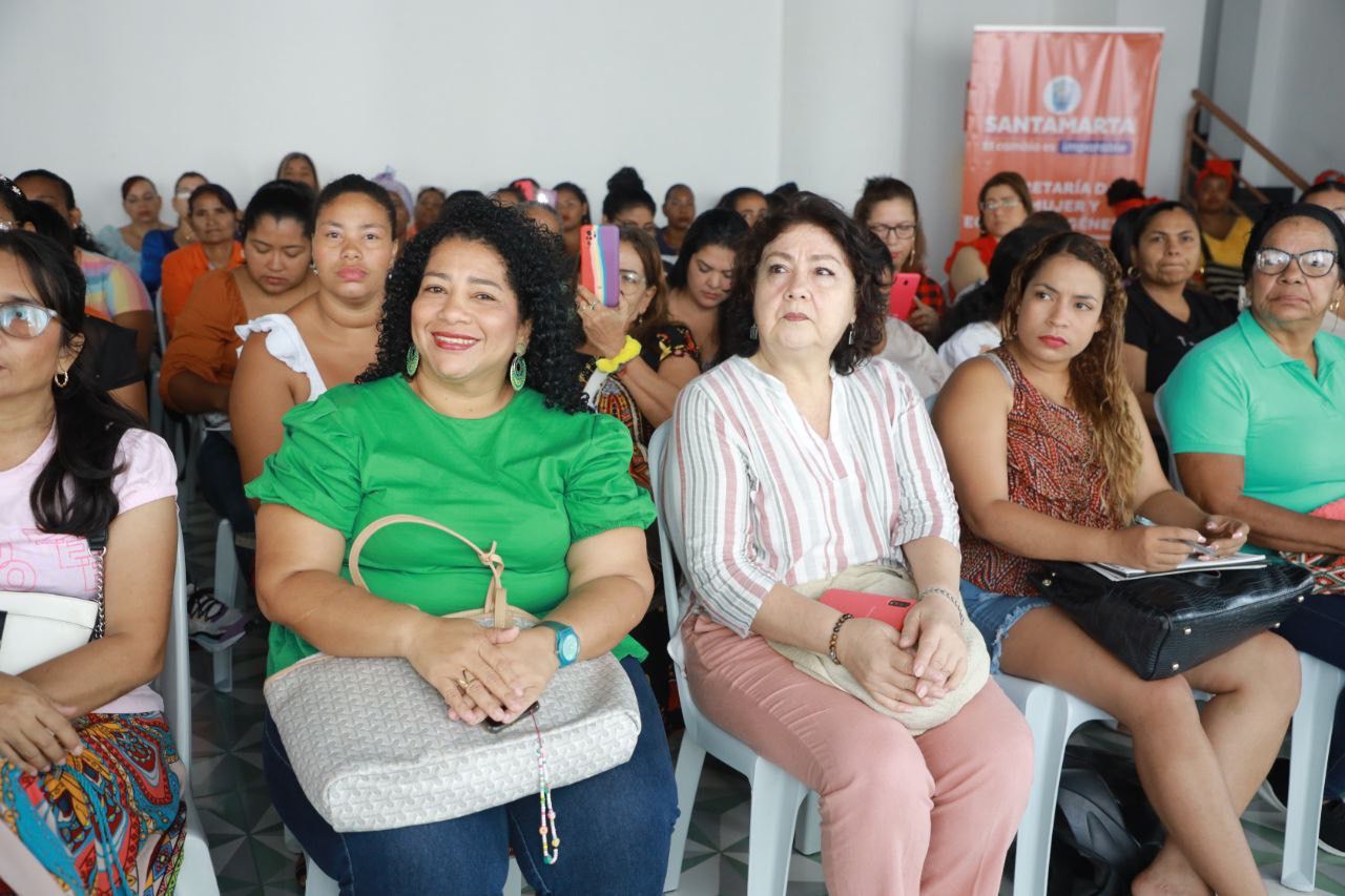 Alcaldesa Virna Johnson reinició la Escuela de Formación para Mujeres del Distrito de Santa Marta