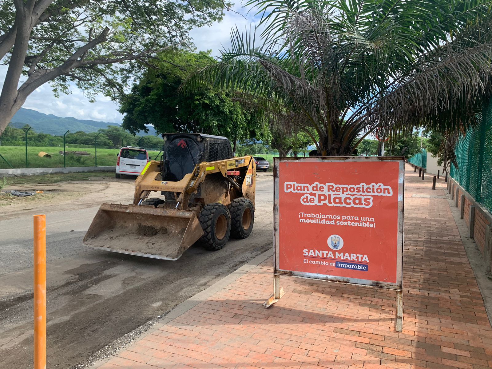Alcaldía Distrital continúa trabajos de recuperación de la vía al aeropuerto Alcaldía Distrital continúa trabajos de recuperación de la vía al aeropuerto