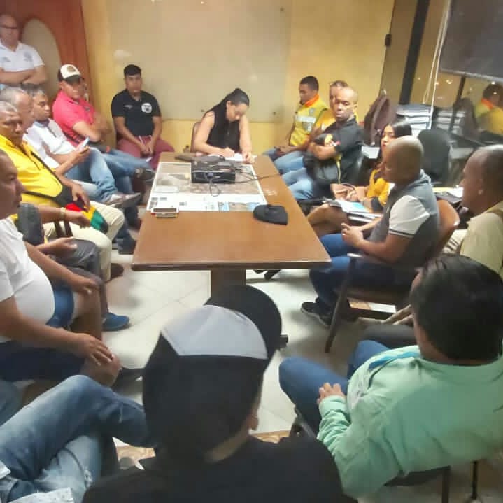 Distrito y motociclistas unifican criterios para nuevas medidas que regulen el tránsito de motos