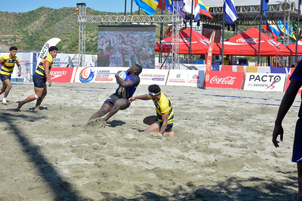 Emocionante arranque del rugby playa en los I Juegos Centroamericanos y del Caribe Mar y Playa