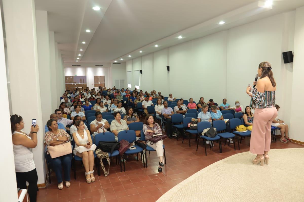 Secretaría de Educación hace acompañamiento a los Establecimientos Educativos de Distrito Secretaría de Educación hace acompañamiento a los Establecimientos Educativos de Distrito