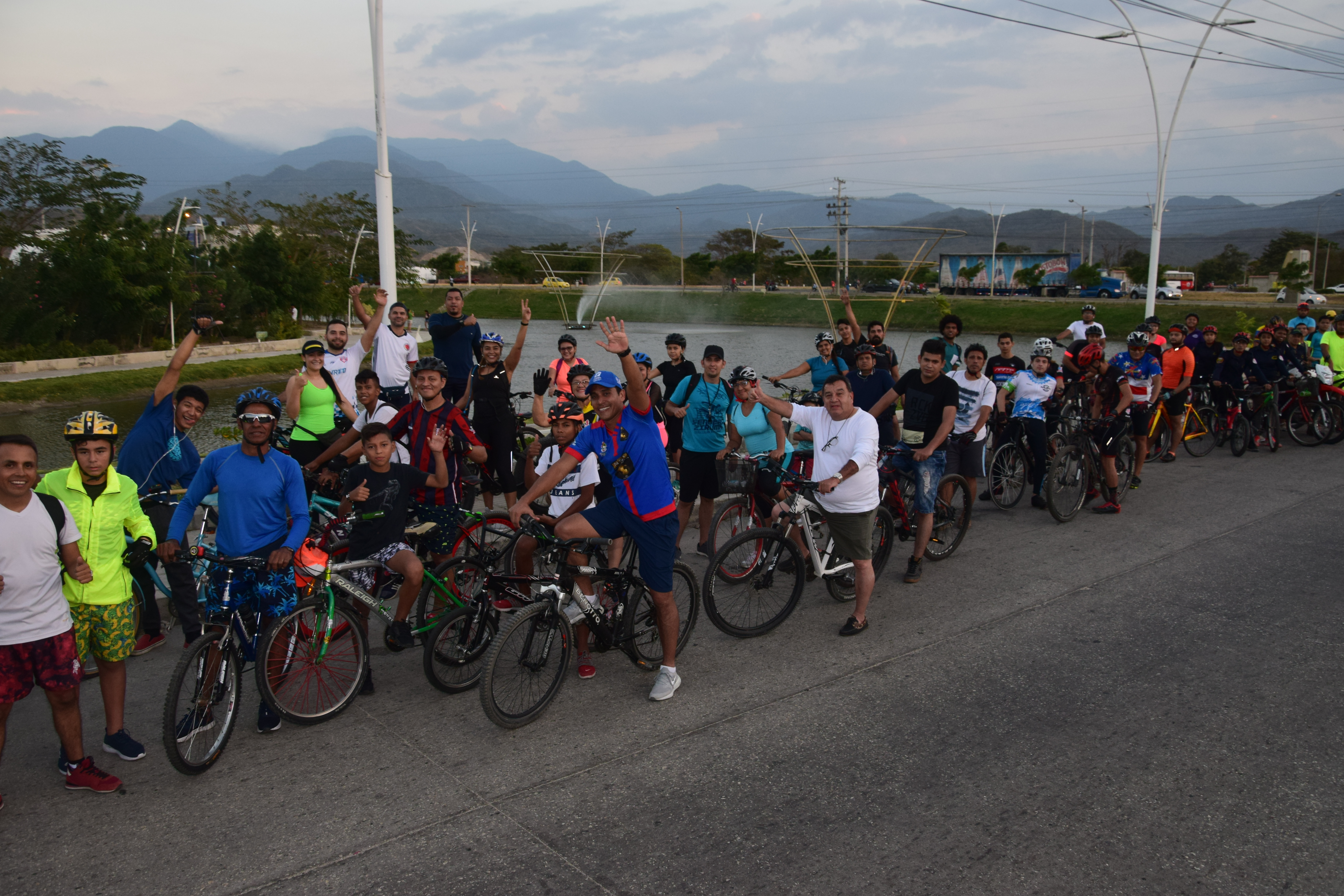 Ciclopaseos Muévete en tu bici paseando por Santa Marta despiertan gran acogida entre los samarios Ciclopaseos Muévete en tu bici paseando por Santa Marta despiertan gran acogida entre los samarios