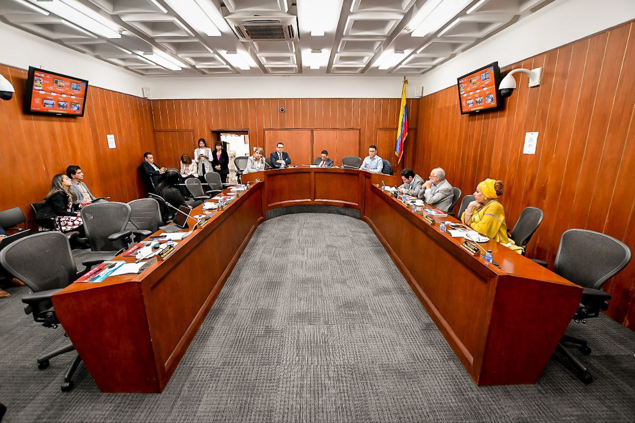 Alcaldesa Virna Johnson y gobernador Carlos Caicedo gestionan apoyo del Congreso para la solución definitiva al desabastecimiento de agua en Santa Marta Alcaldesa Virna Johnson y gobernador Carlos Caicedo gestionan apoyo del Congreso para la solución definitiva al desabastecimiento de agua en Santa Marta