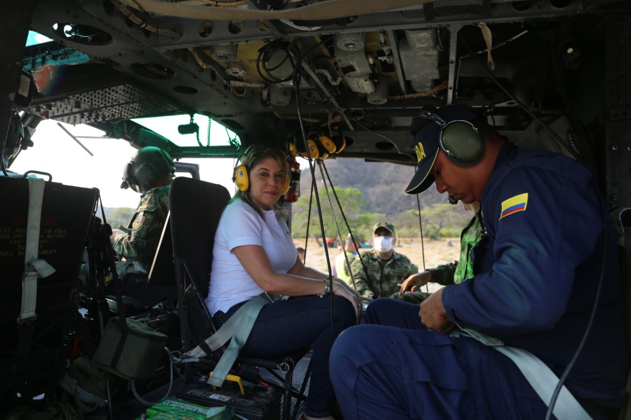 La Alcaldía Distrital y el Ejército vigilan desde el aire el cumplimiento de cuarentena en Santa Marta La Alcaldía Distrital y el Ejército vigilan desde el aire el cumplimiento de cuarentena en Santa Marta