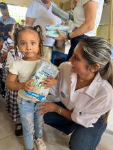 bol0459-alcaldia_de_santa_marta_entrega_computadores_y_leche_a_estudiantes_de_la_ied_ondas_del_caribe_sede_3