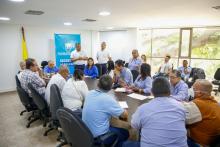 bol0461-alcalde_carlos_pinedo_instala_mesa_de_dialogos_para_revisar_pliego_de_peticiones_con_sindicatos_de_la_educacion