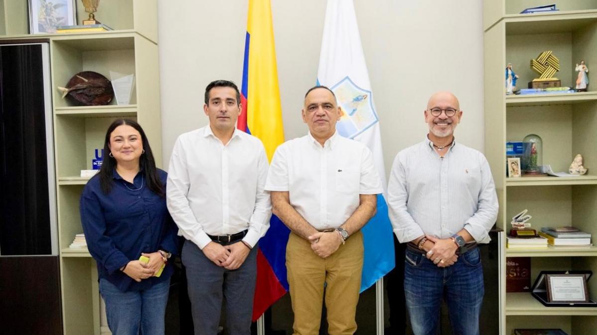 Alcalde Pinedo gestiona apoyo económico de la CAF