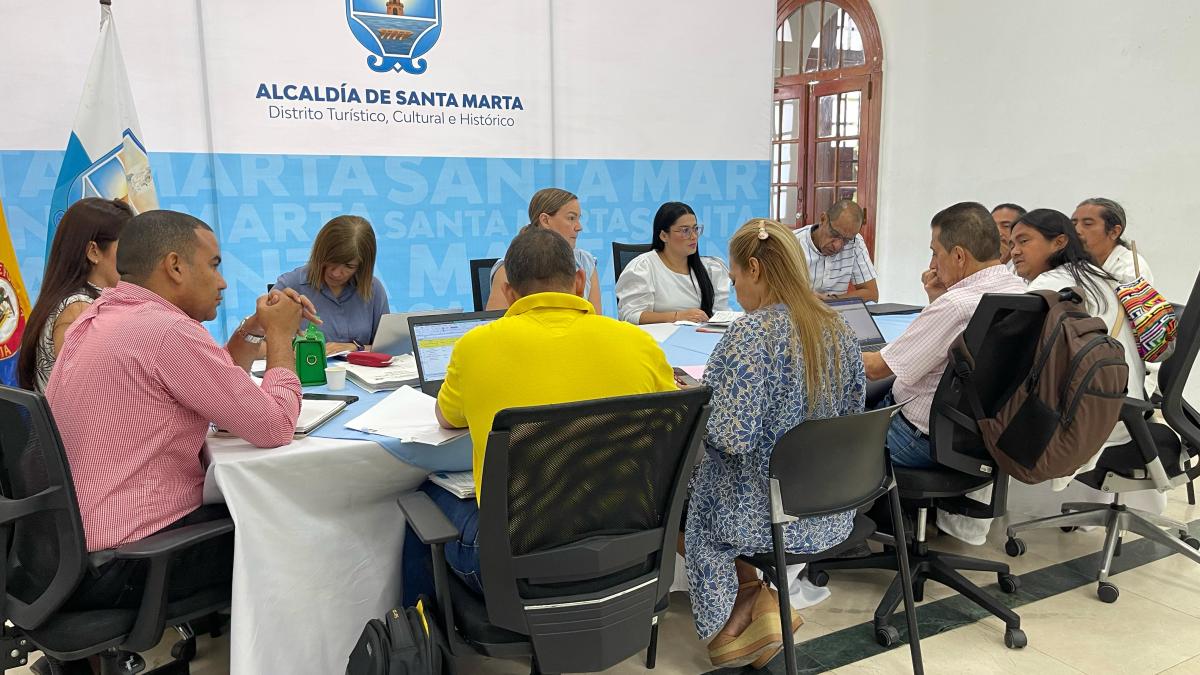 Secretaría de Educación Distrital preside mesa de trabajo para definir lineamientos de atención a población indígena 
