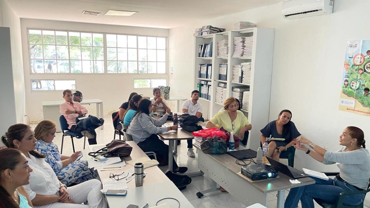 Unidad de Alimentos del Ministerio de Educación capacita al equipo del PAE Distrital en Santa Marta Unidad de Alimentos del Ministerio de Educación capacita al equipo del PAE Distrital en Santa Marta