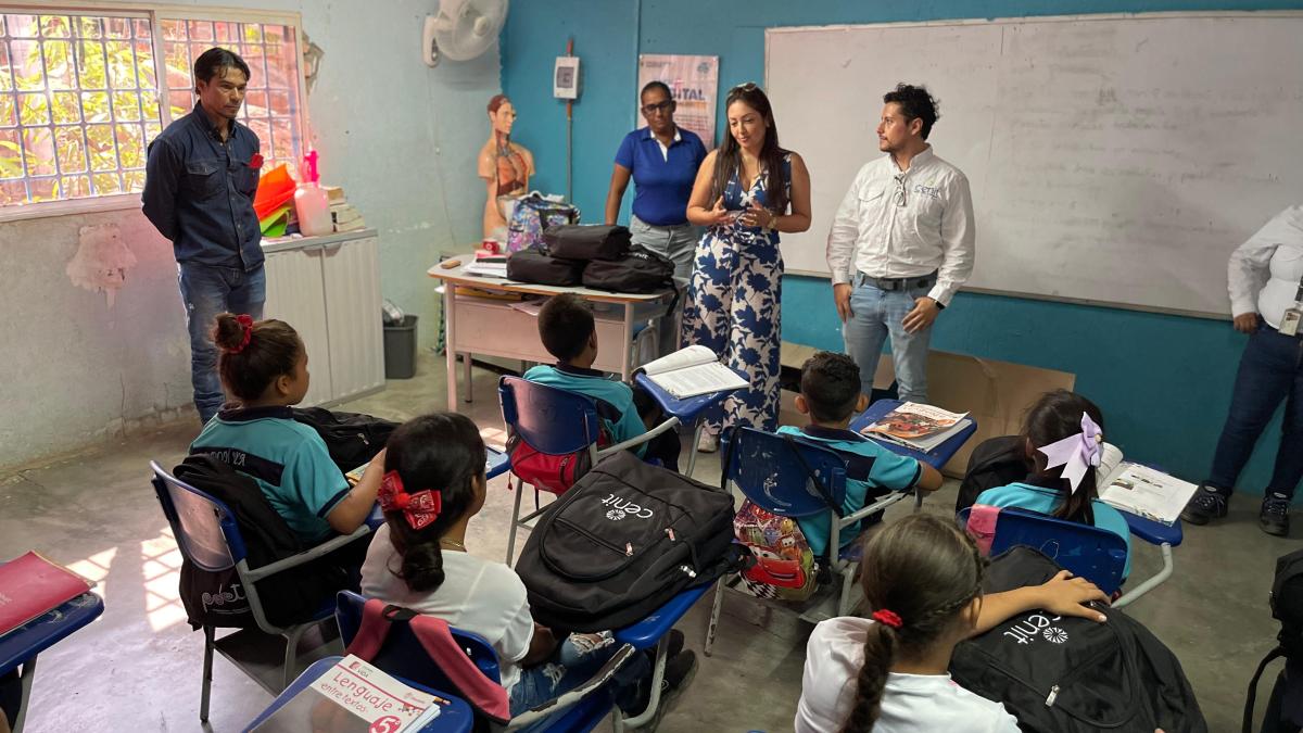 Secretaría de Educación y empresa Cenit entregan más de 2.800 kits escolares en IED de Don Jaca y Aeromar Secretaría de Educación y empresa Cenit entregan más de 2.800 kits escolares en IED de Don Jaca y Aeromar