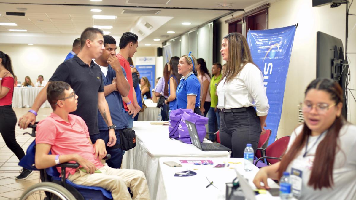 Alrededor_de_2.000_aspirantes_participaron_en_la_feria_laboral_“Santa_Marta_Emplea” Alrededor_de_2.000_aspirantes_participaron_en_la_feria_laboral_“Santa_Marta_Emplea”