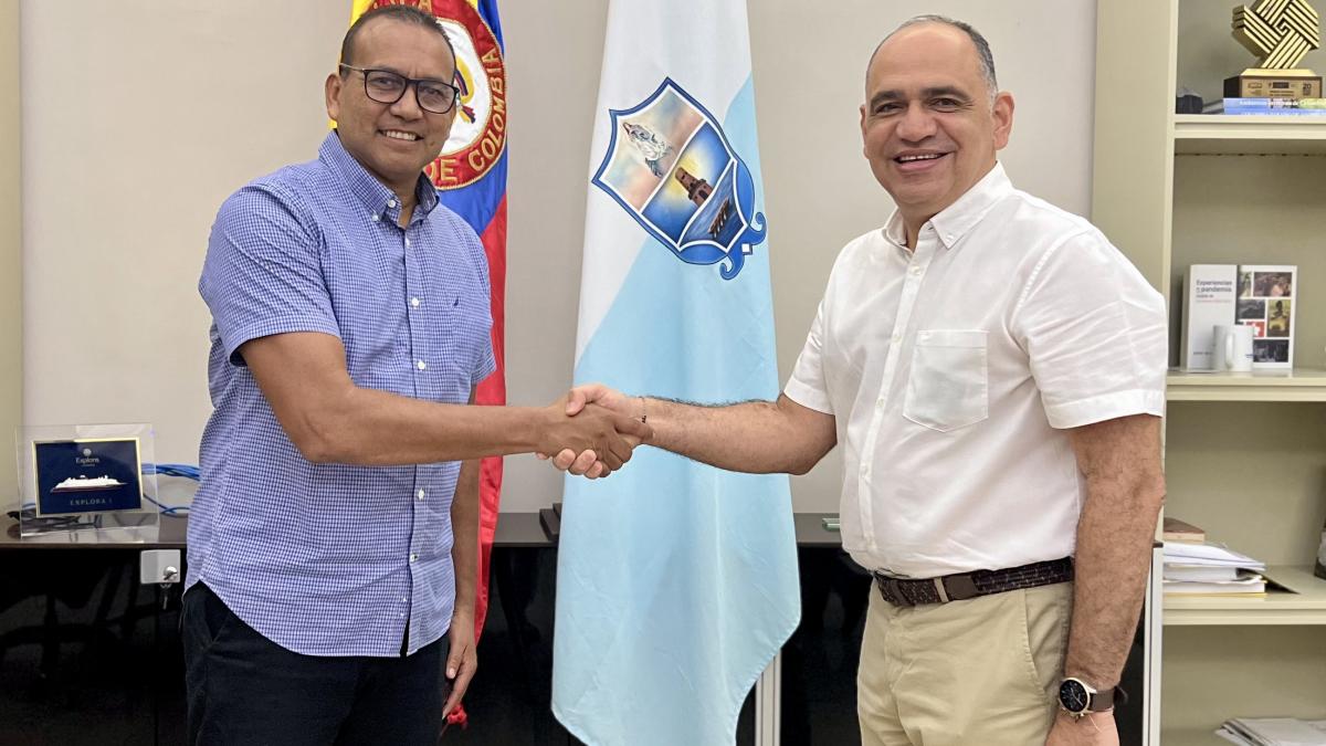 Alcalde Carlos Pinedo Cuello Posesionó a los alcaldes de las tres localidades del distrito Alcalde Carlos Pinedo Cuello Posesionó a los alcaldes de las tres localidades del distrito