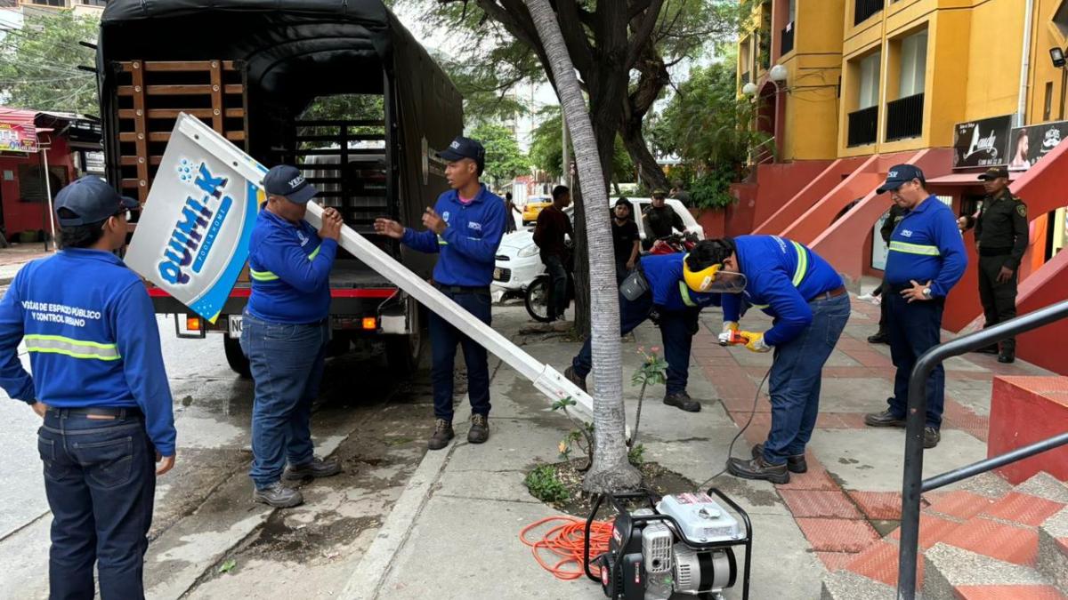  Alcaldía distrital recupera bienes de uso público en El Rodadero   