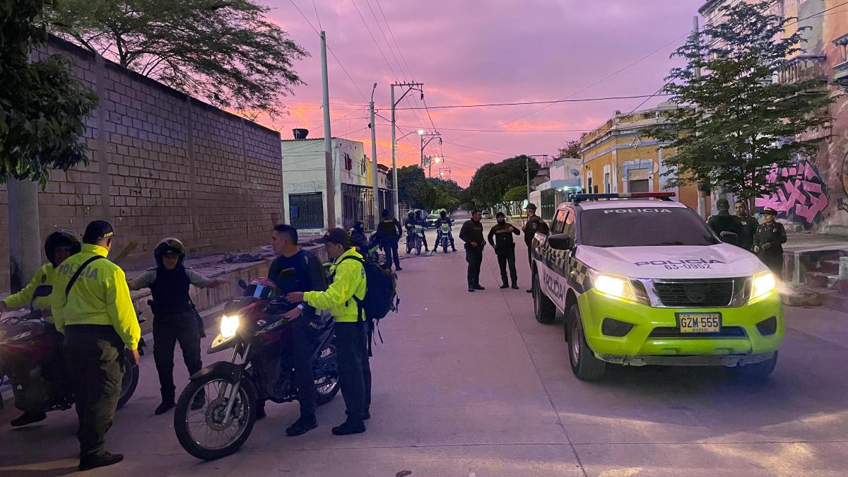 Golpe al microtráfico en Santa Marta: cayó 'el viejo' con más de 15 anotaciones judiciales Golpe al microtráfico en Santa Marta: cayó 'el viejo' con más de 15 anotaciones judiciales