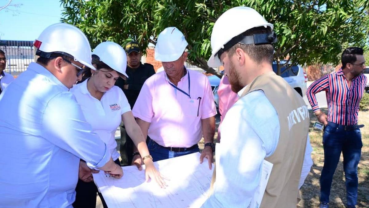 Alcaldesa Virna Johnson verifica que obras del colector Troncal del Caribe avanzan a buen ritmo