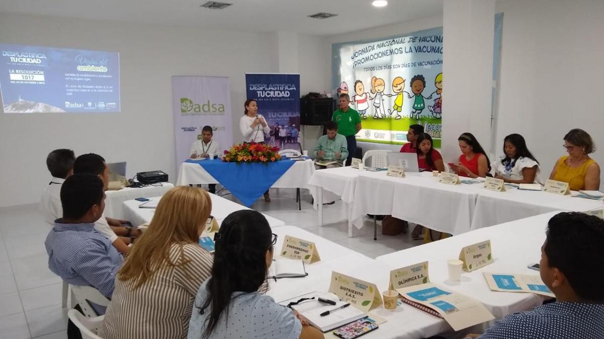 Dadsa y gremios acuerdan fomentar proyectos de emprendimiento sostenible para controlar consumo de plásticos de un solo uso