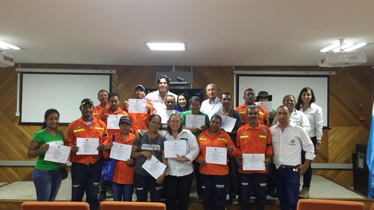 En trabajo conjunto de la Essmar y el Sena, 67 recicladores recibieron certificación en competencias laborales