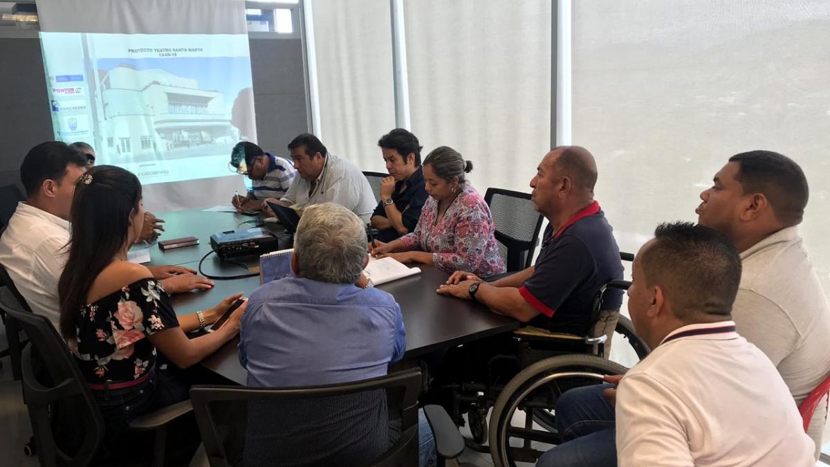 Vendedores informales  de los alrededores del Teatro Santa Marta serán reubicados transitoriamente