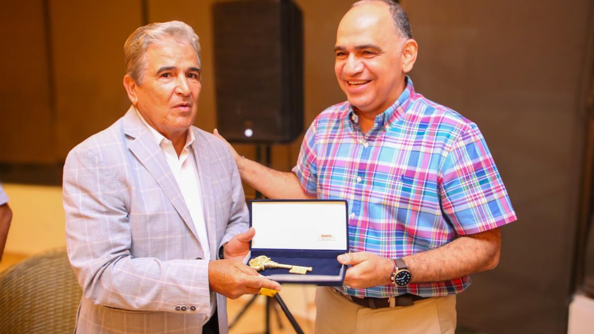 fotonoticia-alcalde-carlos-pinedo-cuello-entrega-llaves-pinto-union-magdalena-santa-marta