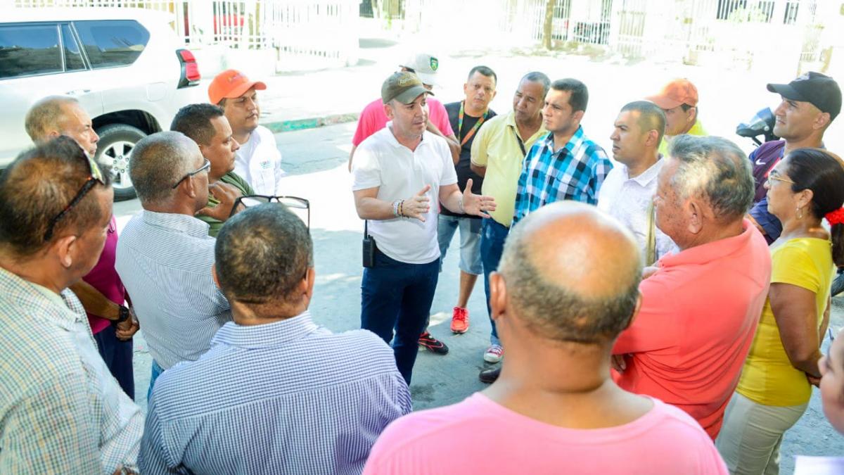 Gerente de la Essmar inicia 'Miércoles al Barrio' con habitantes de Manzanares