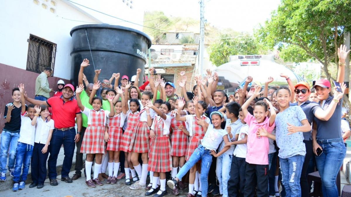 400 habitantes del barrio Pastrana se benefician con instalación de tanque de 10 mil litros de agua