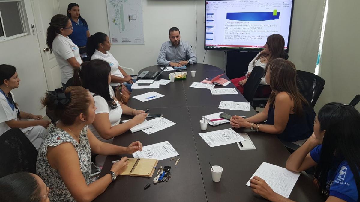 Distrito realiza mesa de trabajo sobre prevención del cáncer de cuello uterino