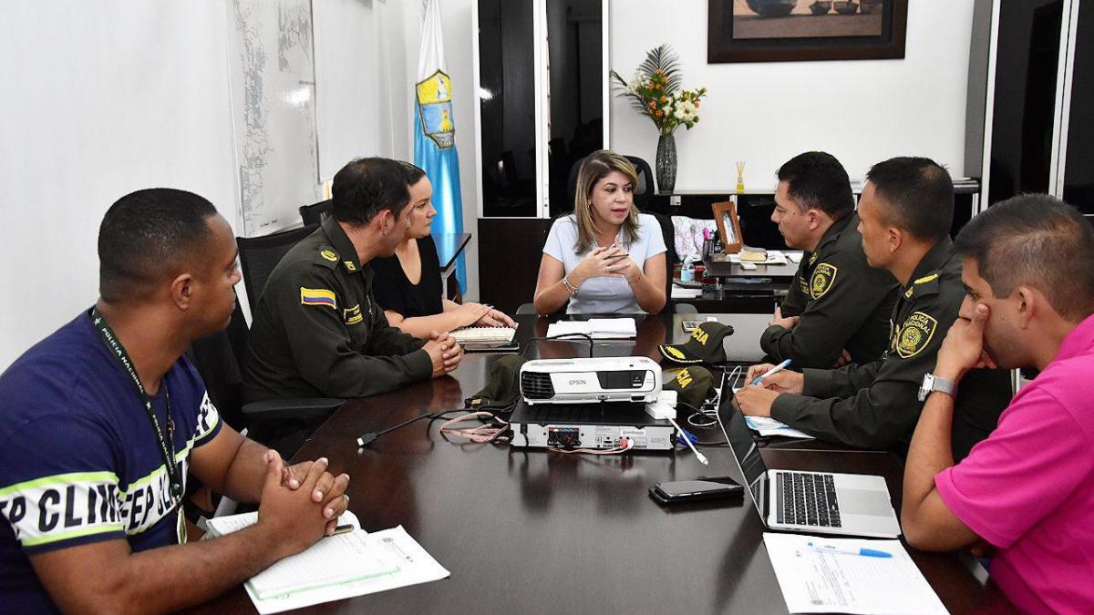 Alcaldesa Virna Johnson solicita al nuevo comandante reforzar la operatividad en la zona urbana y rural del Distrito