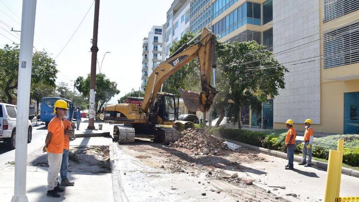 Alcaldesa Virna Johnson dio inicio a trabajos de rehabilitación de la Avenida del Ferrocarril en el puente El Mayor