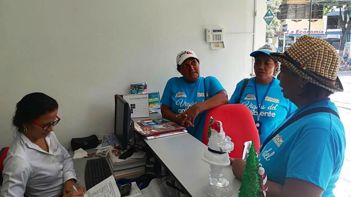 Inicia sensibilización contra plásticos de un solo uso ante turistas y comerciantes de El Rodadero