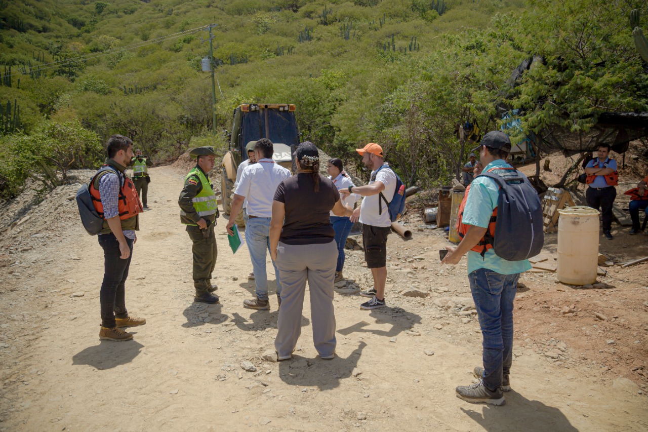 Distrito impone medida de suspensión a obra que afectaba zonas de protección ambiental en los cerros
