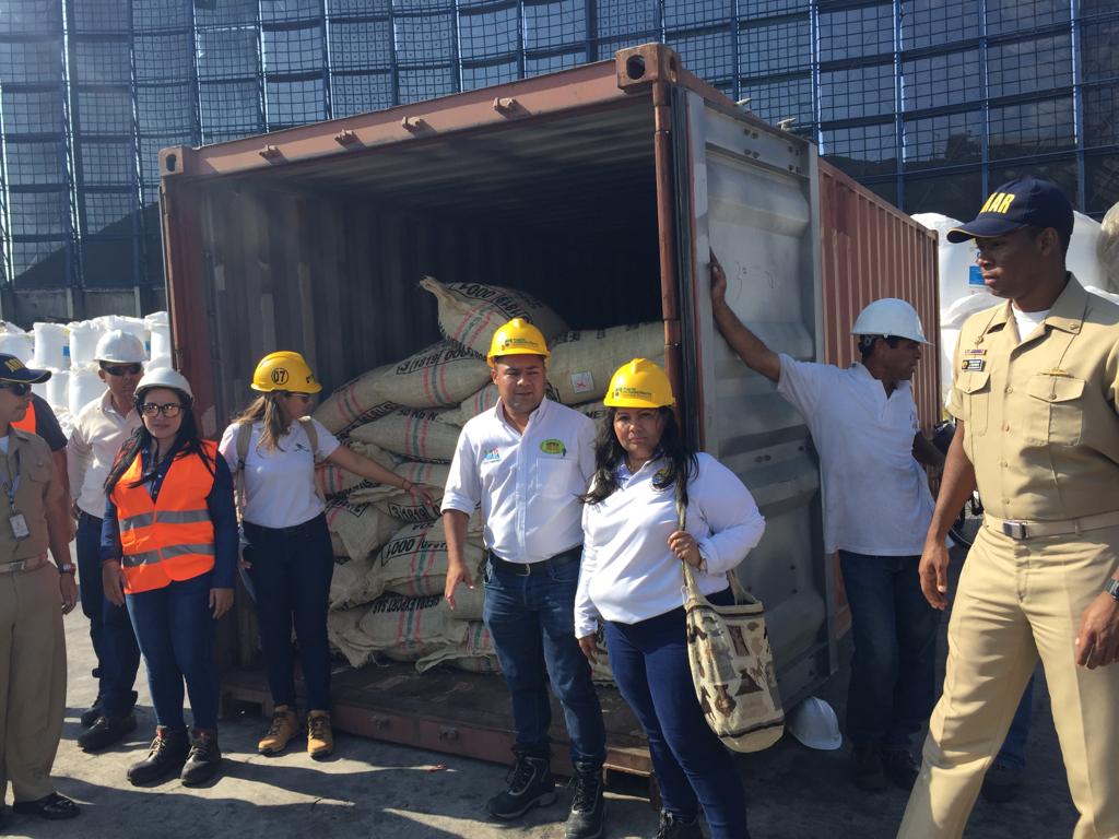 Café y Cacao Orgánico cultivados por campesinos de la Sierra Nevada, llegan a Holanda Café y Cacao Orgánico cultivados por campesinos de la Sierra Nevada, llegan a Holanda