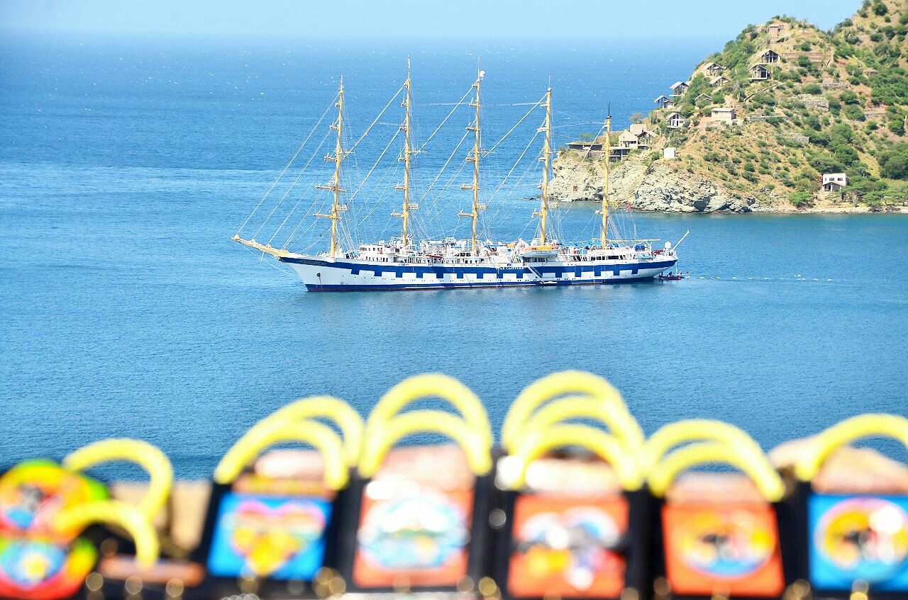 A Taganga llegó el velero Royal Clipper
