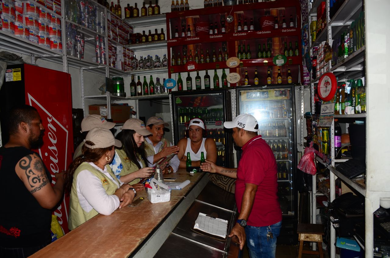 Distrito visitó 30 establecimientos de comercio en el Centro Histórico Distrito visitó 30 establecimientos de comercio en el Centro Histórico