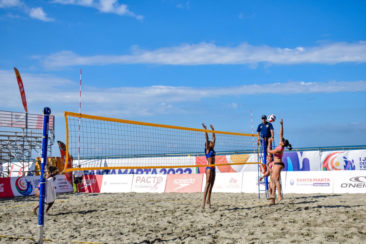Cuba y Venezuela ratificaron su favoritismo en el voleibol playa femenino