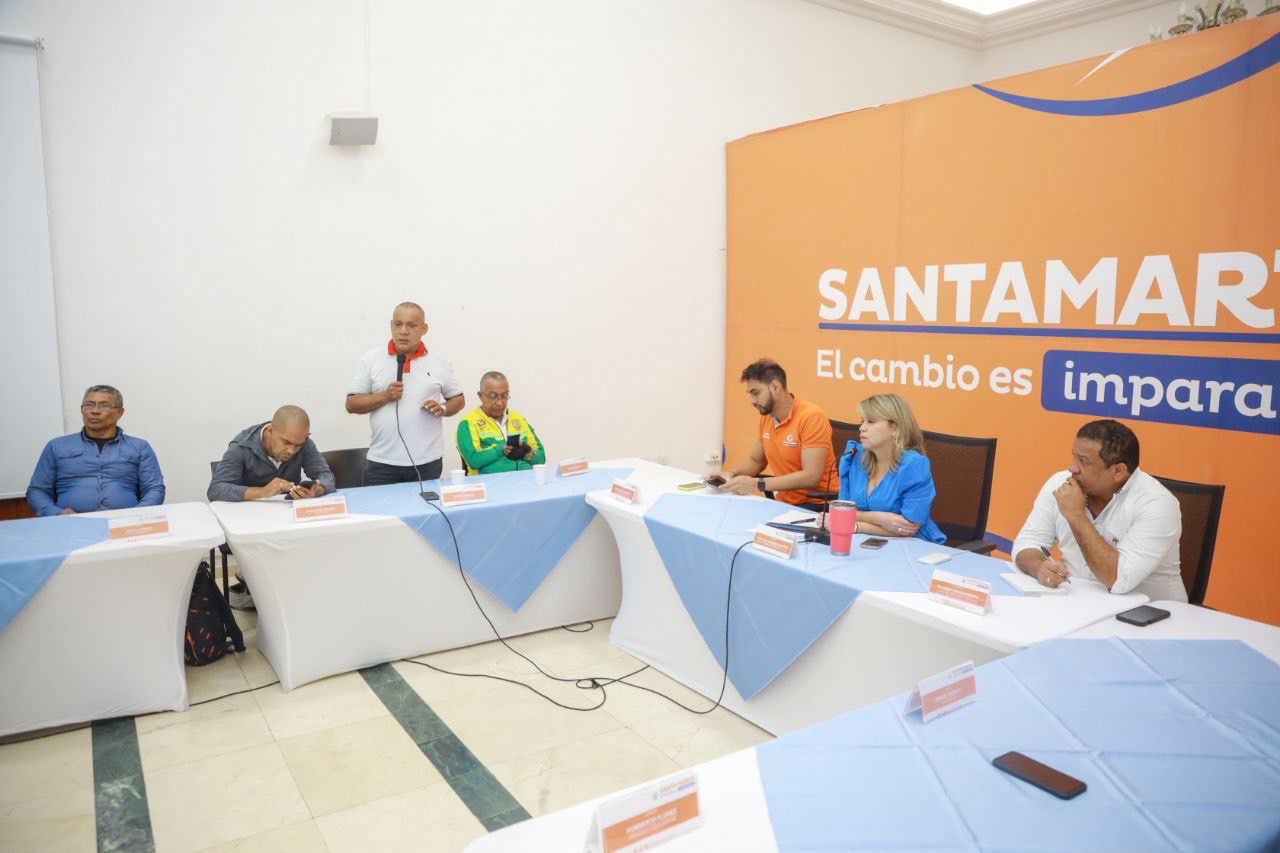 Asociaciones de mototaxistas se unen por la seguridad y movilidad del Distrito Asociaciones de mototaxistas se unen por la seguridad y movilidad del Distrito