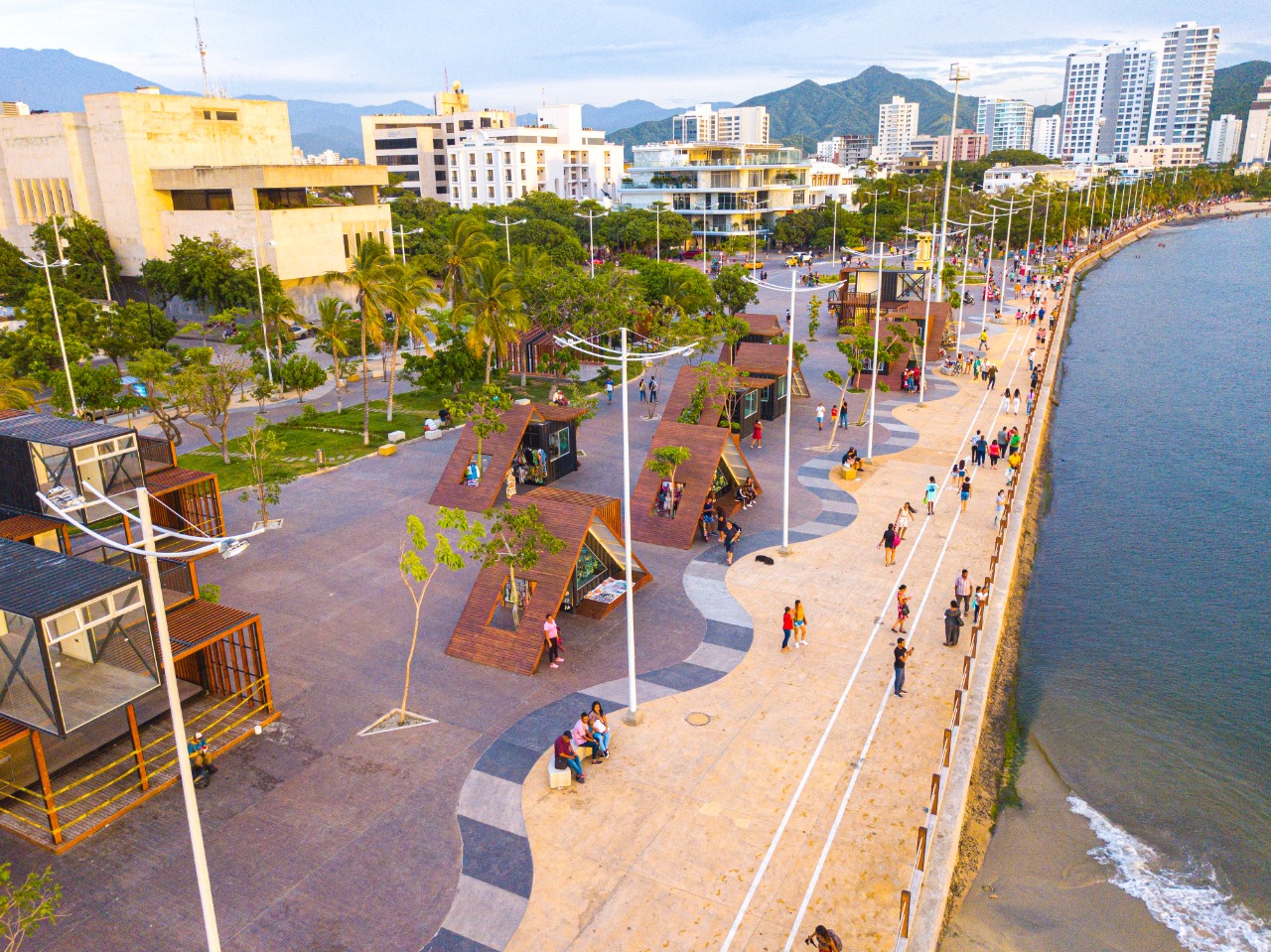 Alcaldía Distrital invita a cuidar del Camellón de la Bahía durante la temporada de fin de año Alcaldía Distrital invita a cuidar del Camellón de la Bahía durante la temporada de fin de año